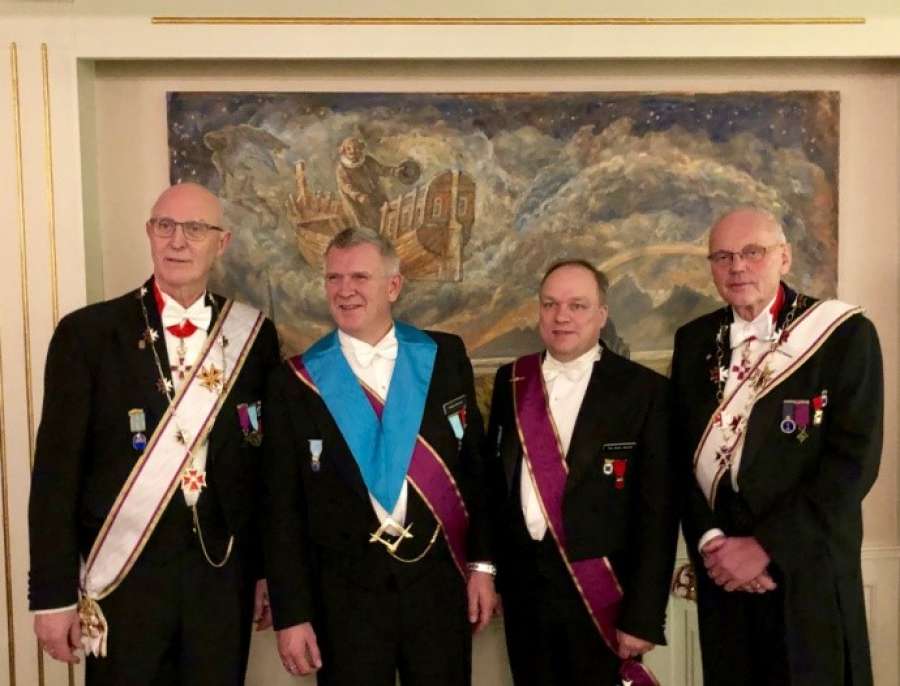 Provincialmester i Tromsø Provincialloge Per Trygve Kongsnes, Ordførende Mester Kristian S Halvorsen, Deputert Mester Tor Alvin Strand og Provincialmester i Trondhjems Provincialloge Svein Klokkerhaug.