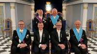 Foran fra venstre: OM Wiggo M. Opdahl, Frank og Fred Fiskebeck og DM Jan Gunnar Vian Bak fra venstre: Fadderne Nils Otto Pleym og Per-Einar Fiskebeck|||
